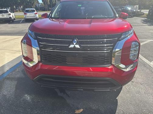 2022 Mitsubishi Outlander ES