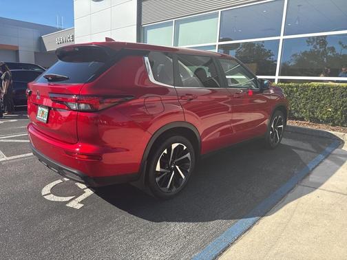 2022 Mitsubishi Outlander ES