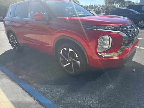 2022 Mitsubishi Outlander ES