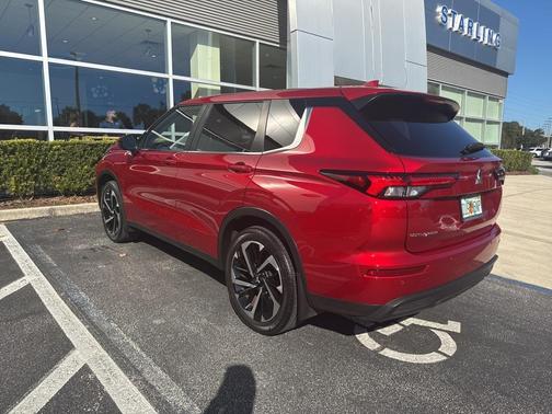 2022 Mitsubishi Outlander ES