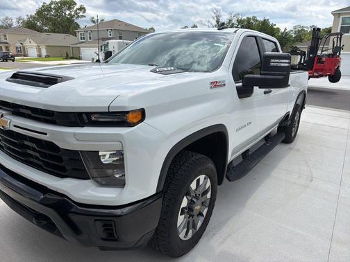 Summit White 2024 Chevrolet Silverado 2500 Custom