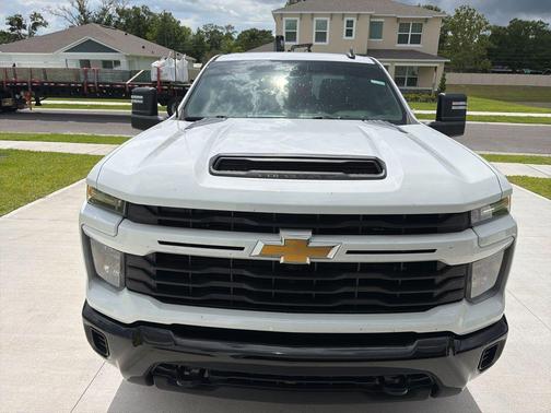 Summit White 2024 Chevrolet Silverado 2500 Custom