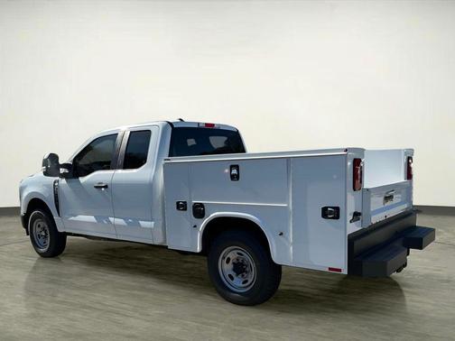 Oxford White 2026 Ford F-350 XL