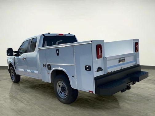 Oxford White 2026 Ford F-350 XL