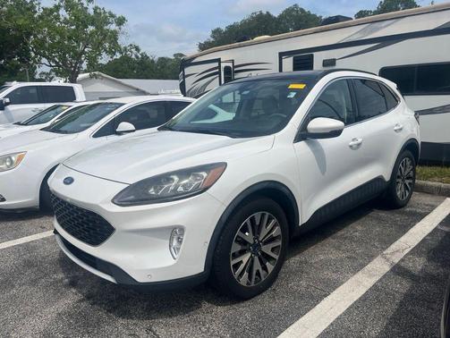 Star White Metallic Tri-Coat 2020 Ford Escape Titanium