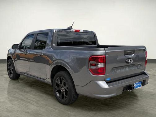 Gray Metallic 2025 Ford Maverick Lobo Standard