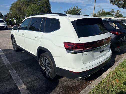 Opal White Pearl 2024 Volkswagen Atlas 2.0T SE w/Technology