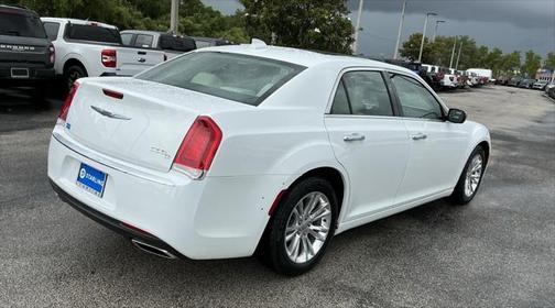 2017 Chrysler 300C Base