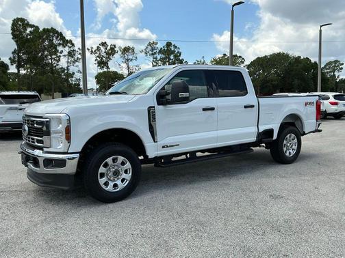 Oxford White 2024 Ford F-250 XLT