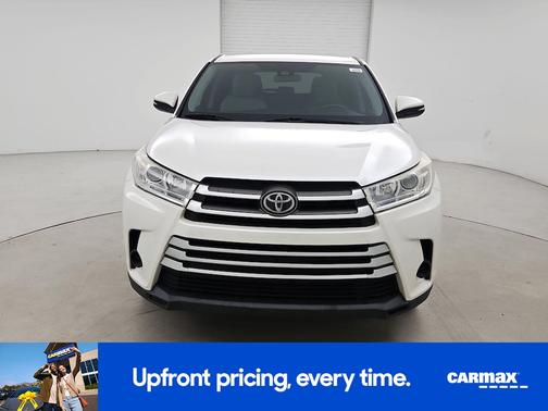 White 2018 Toyota Highlander LE
