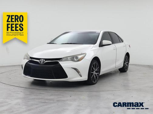 White 2017 Toyota Camry SE