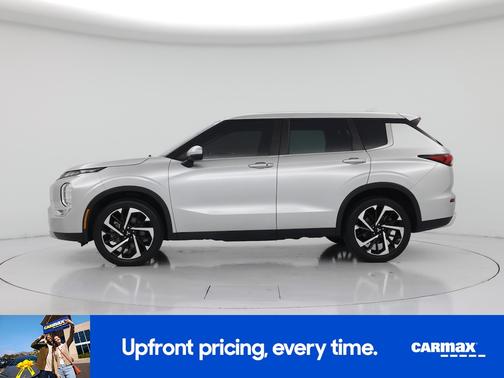 Silver 2023 Mitsubishi Outlander SE