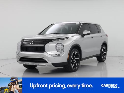 Silver 2023 Mitsubishi Outlander SE