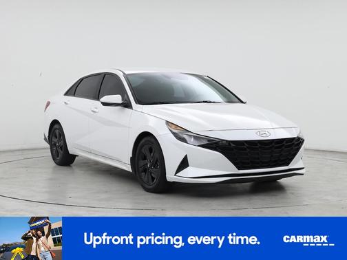 White 2022 Hyundai ELANTRA SEL