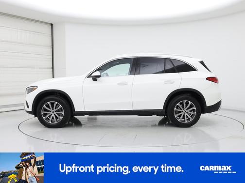 White 2023 Mercedes-Benz GLC 300