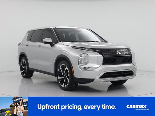 Silver 2023 Mitsubishi Outlander SE
