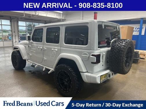 Bright White Clearcoat 2018 Jeep Wrangler Unlimited SAHARA
