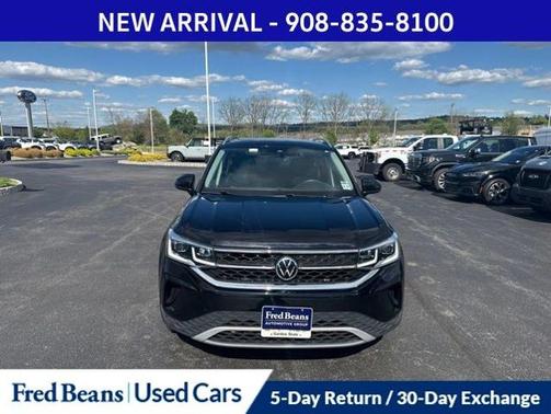 Deep Black Pearl Effect 2022 Volkswagen Taos 1.5T SEL
