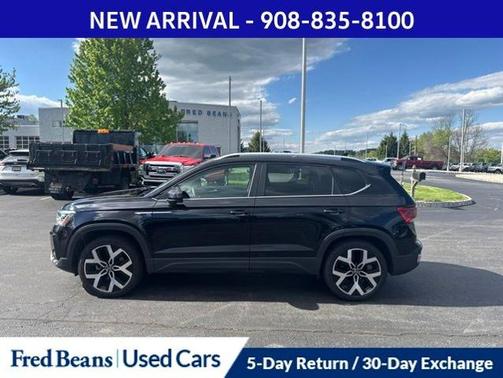 Deep Black Pearl Effect 2022 Volkswagen Taos 1.5T SEL