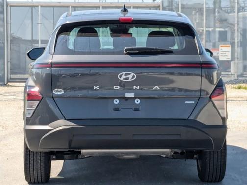 2025 Hyundai KONA SE