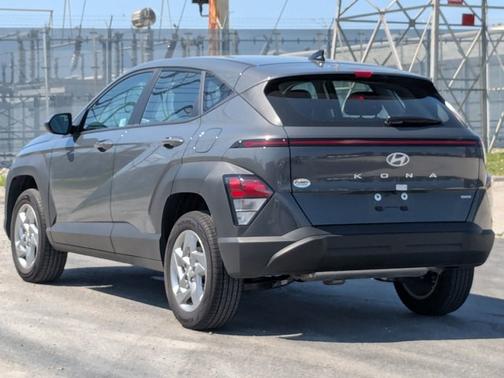 2025 Hyundai KONA SE