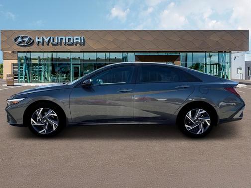 2025 Hyundai ELANTRA HEV SEL Sport