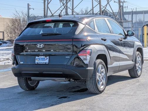 2025 Hyundai KONA SE