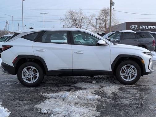 2025 Hyundai TUCSON SE
