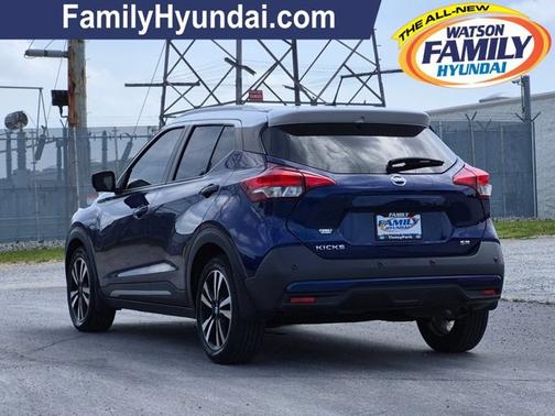Deep Blue Pearl/Fresh Powder 2020 Nissan Kicks SR