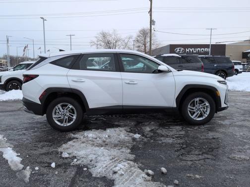 2025 Hyundai TUCSON SE