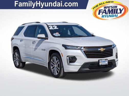 Iridescent Pearl Tricoat 2022 Chevrolet Traverse High Country