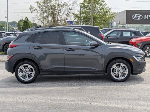 2022 Hyundai KONA SEL