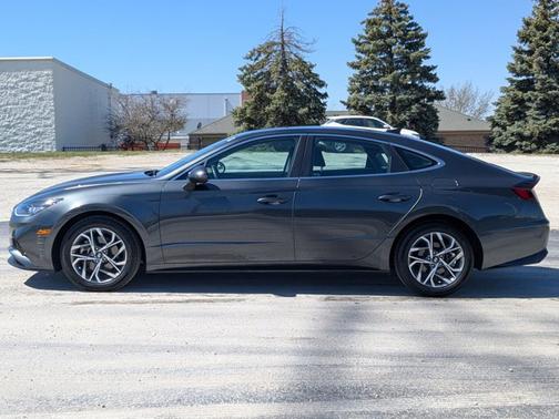 2022 Hyundai SONATA SEL