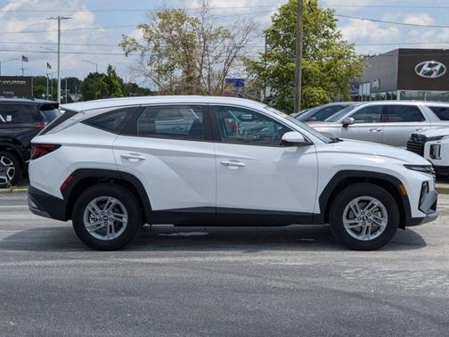 2025 Hyundai TUCSON SE
