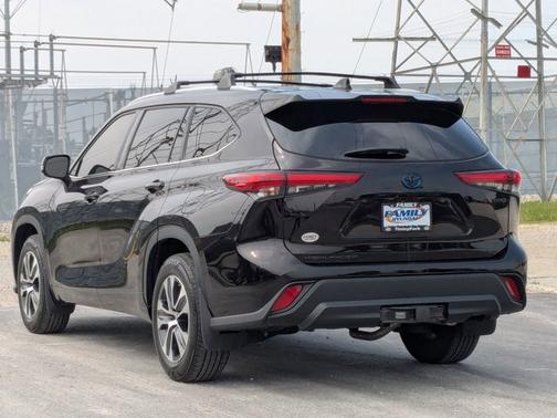 2022 Toyota Highlander Hybrid XLE
