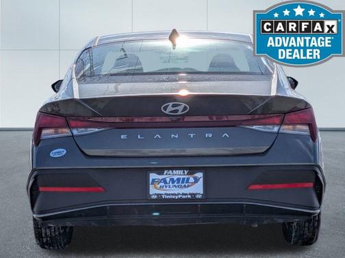 2025 Hyundai ELANTRA SE
