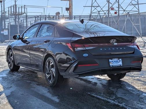 2025 Hyundai ELANTRA SEL Sport