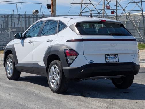 2025 Hyundai KONA SE