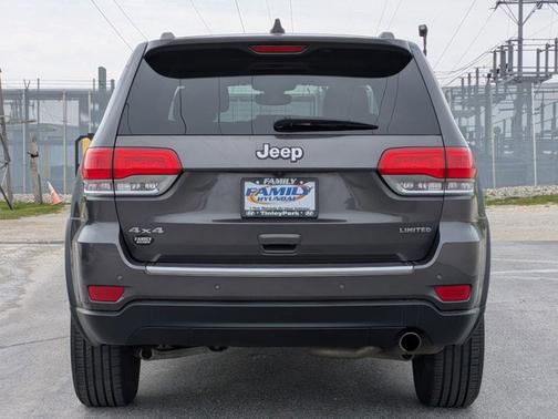 Granite Crystal Metallic Clearcoat 2018 Jeep Grand Cherokee Limited