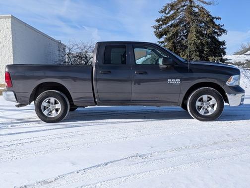 2024 RAM 1500 SLT
