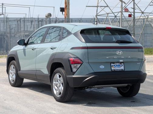 2025 Hyundai KONA SE