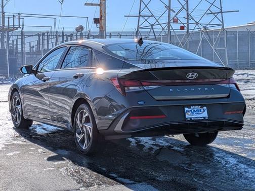 2025 Hyundai ELANTRA SEL Sport
