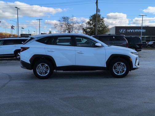 2025 Hyundai TUCSON SE