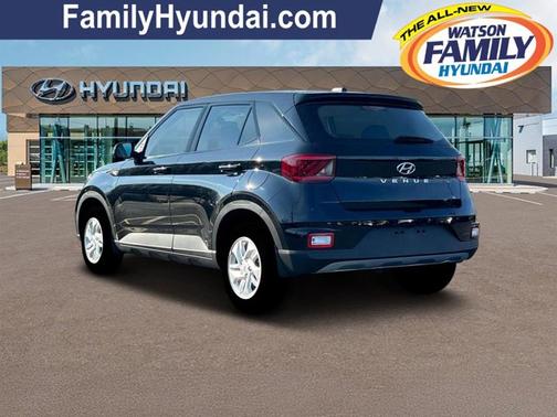 Onyx Black 2025 Hyundai VENUE SE