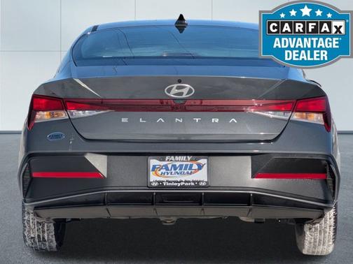 2025 Hyundai ELANTRA SE