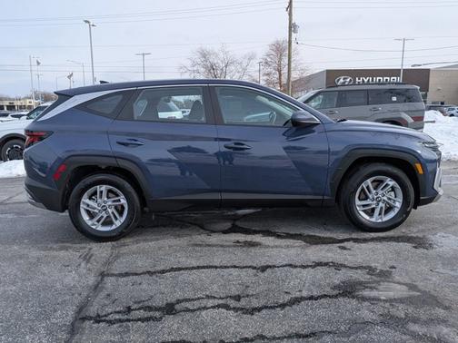 2025 Hyundai TUCSON SE