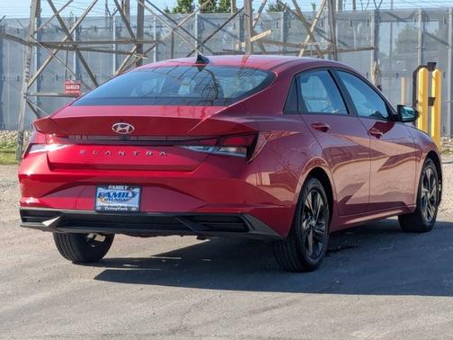 2022 Hyundai ELANTRA SEL