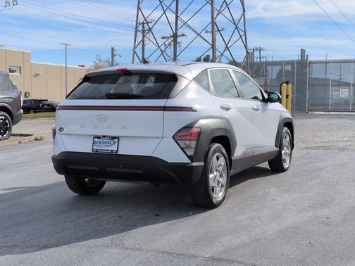2024 Hyundai KONA SE