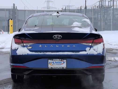 2022 Hyundai ELANTRA SE