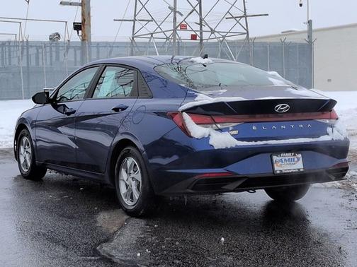 2022 Hyundai ELANTRA SE
